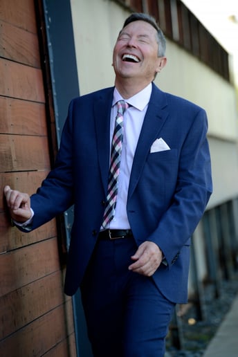 Gallery photo 2 of Clean Corporate Comedian With a Message