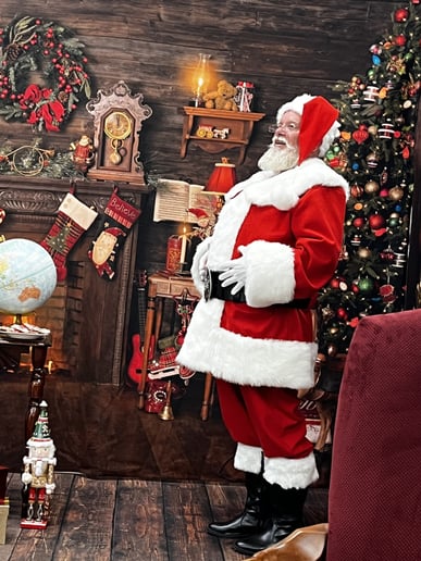 Gallery photo 7 of MC Santa