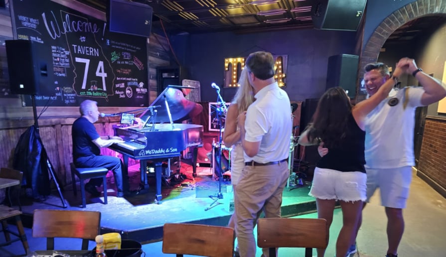 Gallery photo 8 of McDaddy & Son - The Piano Man Experience