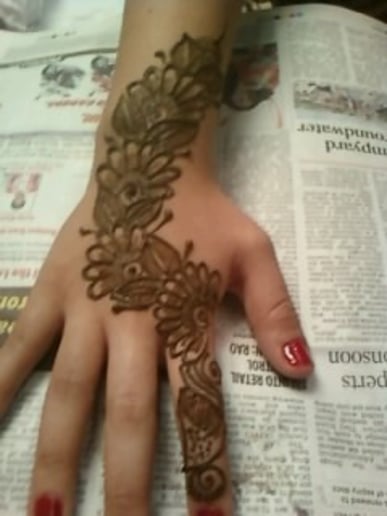 Gallery photo 2 of Mehendi Designer