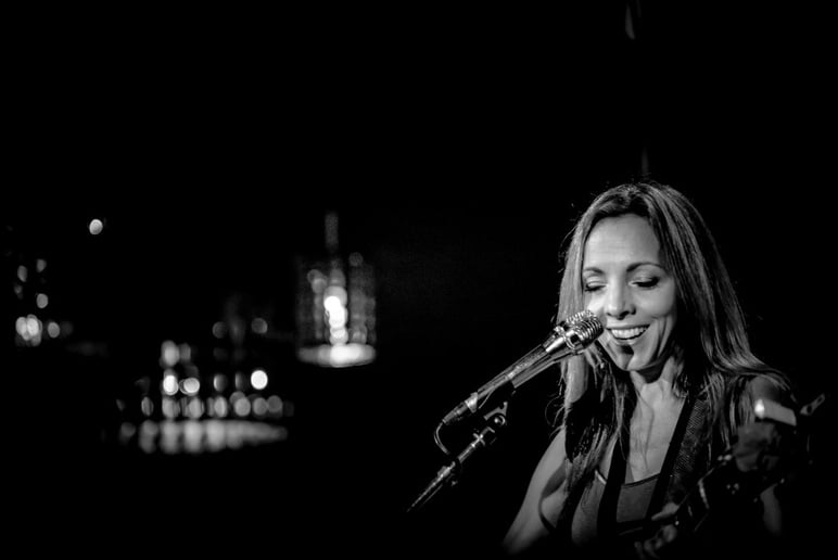 Gallery photo 2 of Melanie Dekker - A Voice Like Chocolate