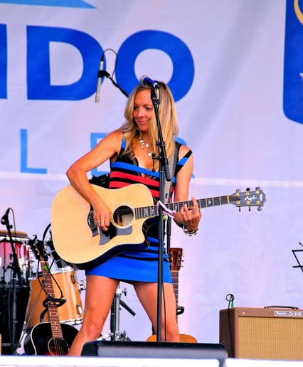 Gallery photo 3 of Melanie Dekker - A Voice Like Chocolate