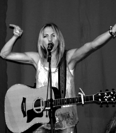 Gallery photo 5 of Melanie Dekker - A Voice Like Chocolate