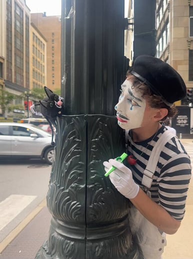 Gallery photo 2 of Dez the Clown