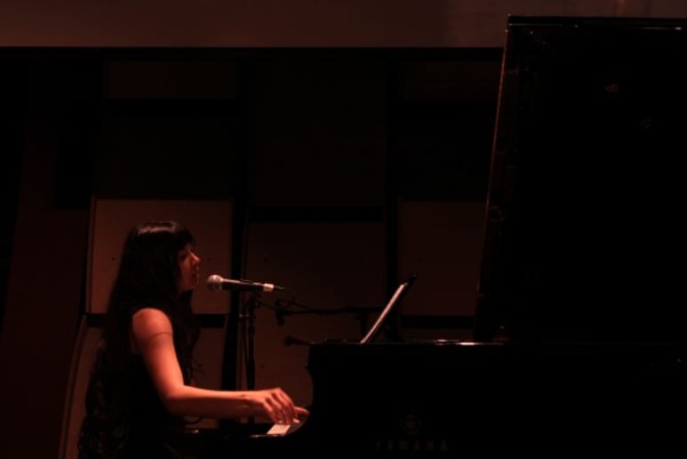 Gallery photo 1 of Melissa Alcazar: Singing Pianist