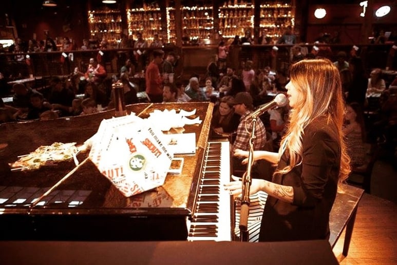 Gallery photo 5 of Melissa Alcazar: Singing Pianist