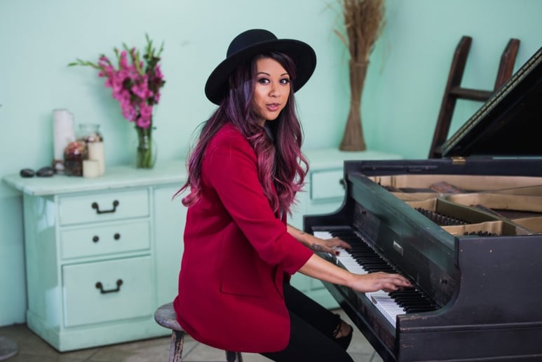 Gallery photo 6 of Melissa Alcazar: Singing Pianist