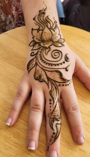 Gallery photo 1 of Meraki Moon Mehndi