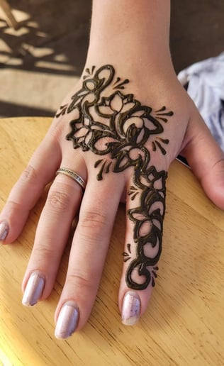 Gallery photo 5 of Meraki Moon Mehndi