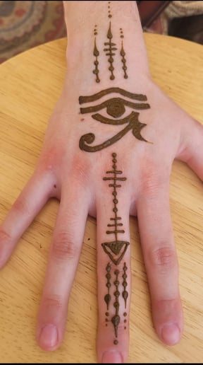 Gallery photo 9 of Meraki Moon Mehndi