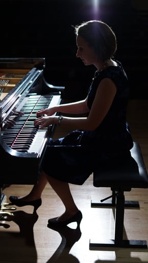 Gallery photo 1 of Mercy Olson - Pianist