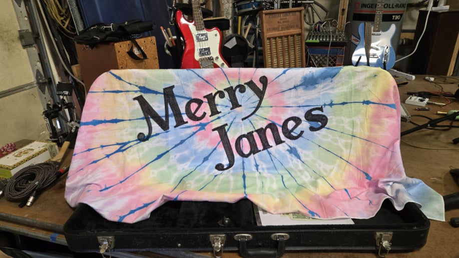 Gallery photo 1 of Merry Janes