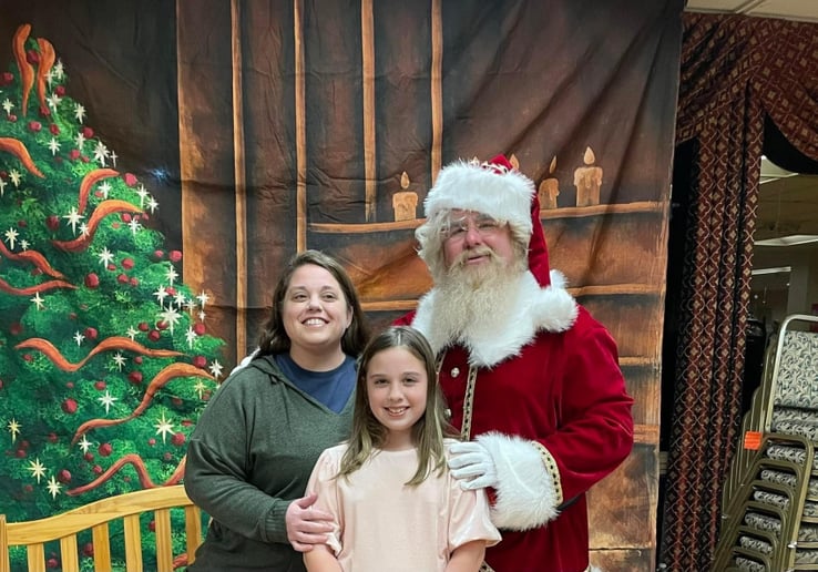 Gallery photo 1 of Metro STL Santa