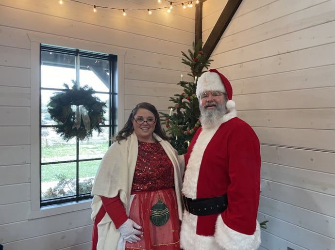 Gallery photo 3 of Metro STL Santa
