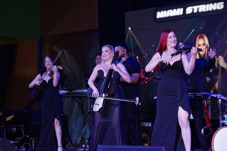 Gallery photo 9 of Miami String Girls