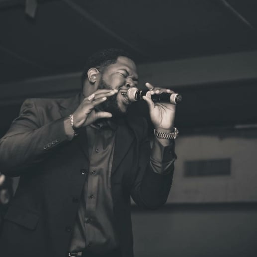 Gallery photo 2 of Mic Love