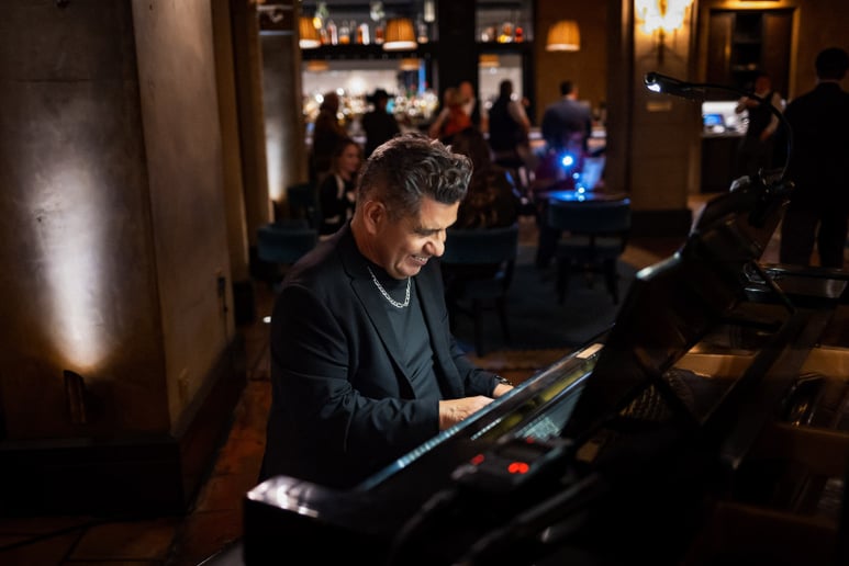 Gallery photo 3 of Michael John Event Pop Pianist