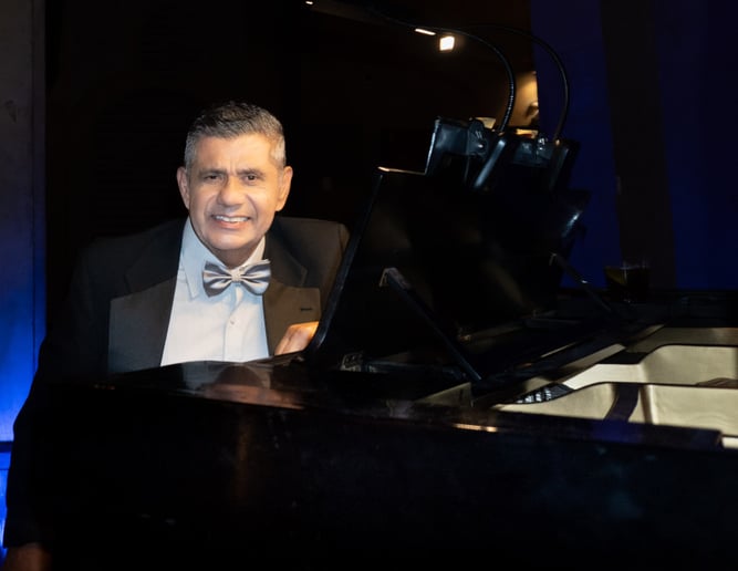 Gallery photo 1 of Michael John Event Pop Pianist