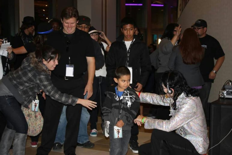 Gallery photo 19 of Michael Kiss as Michael Jackson