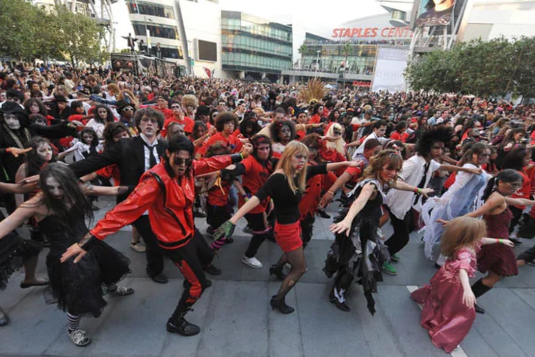 Gallery photo 8 of Michael Kiss as Michael Jackson