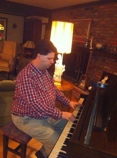 Gallery photo 1 of Michael, the piano man