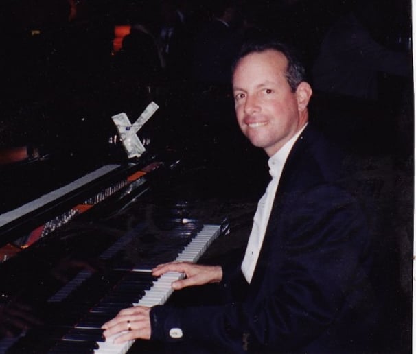 Gallery photo 3 of Michael Udelson - piano player