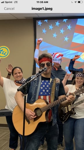 Gallery photo 6 of Michael Eric Fayer Personalized surprise performances and live music