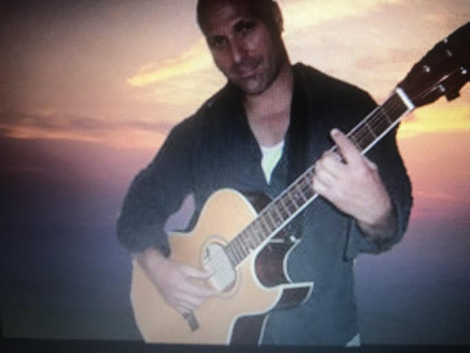 Gallery photo 2 of Michael Eric Fayer Personalized surprise performances and live music