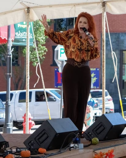 Gallery photo 10 of Michelle Deck Music Artist