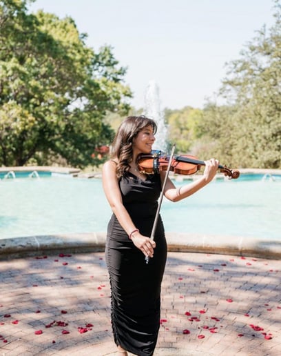Gallery photo 1 of Michelle the Violin Girl