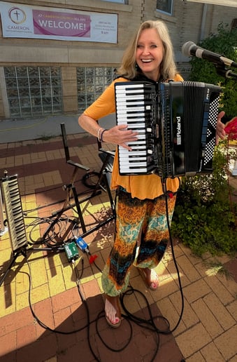 Gallery photo 5 of MicroGrass Band