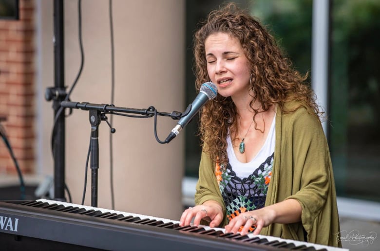 Gallery photo 7 of Mikayla Braun Band