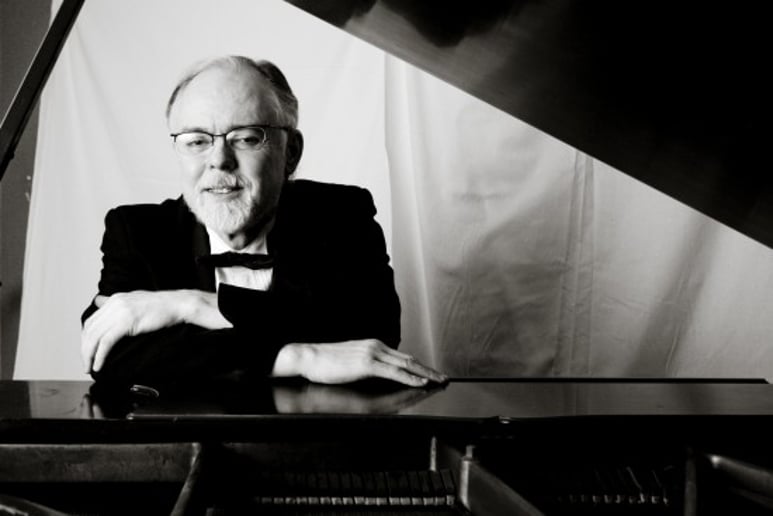 Gallery photo 1 of Mike Benjamin, Professional Pianist