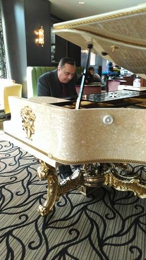 Gallery photo 4 of Mike Mansour Pianist