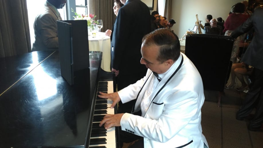 Gallery photo 6 of Mike Mansour Pianist