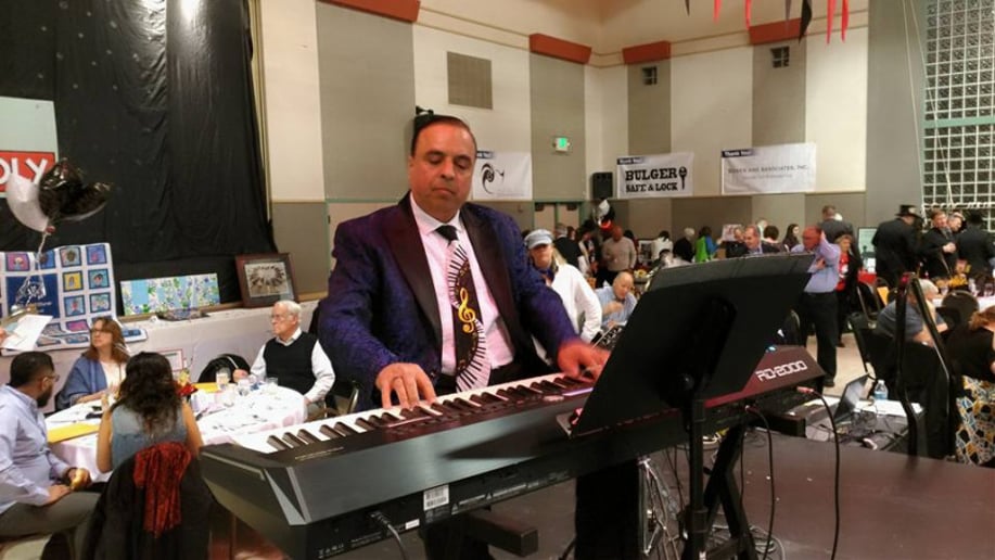Gallery photo 8 of Mike Mansour Pianist