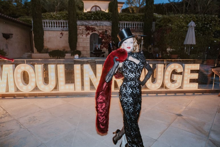Gallery photo 10 of Mila Molinari