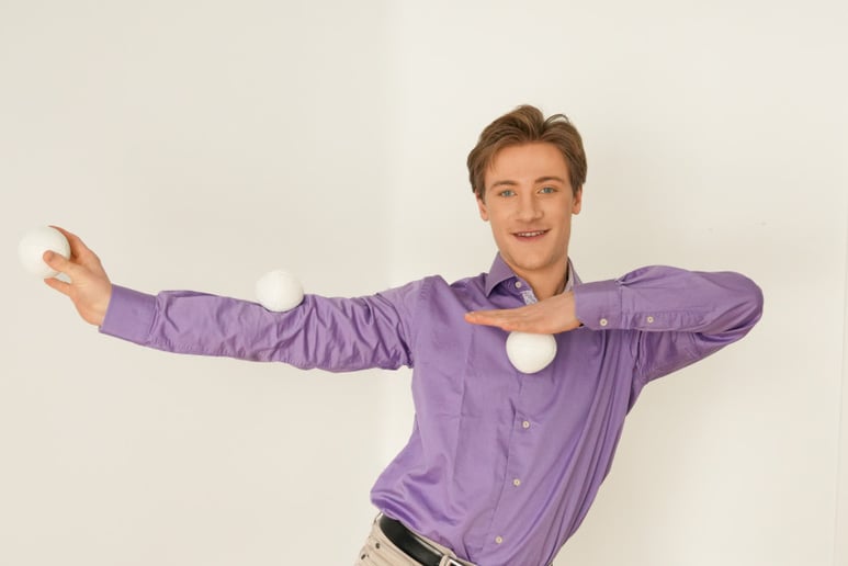 Gallery photo 6 of Soleyman's Comedy Magic & Circus