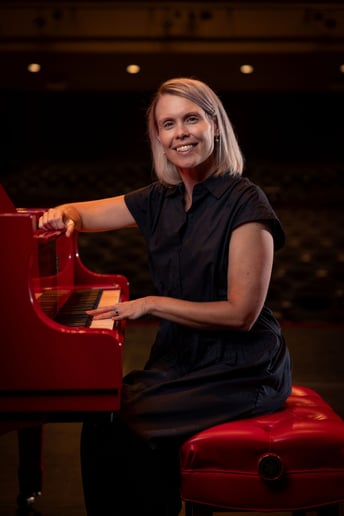 Gallery photo 2 of Mindy DeVries, Pianist