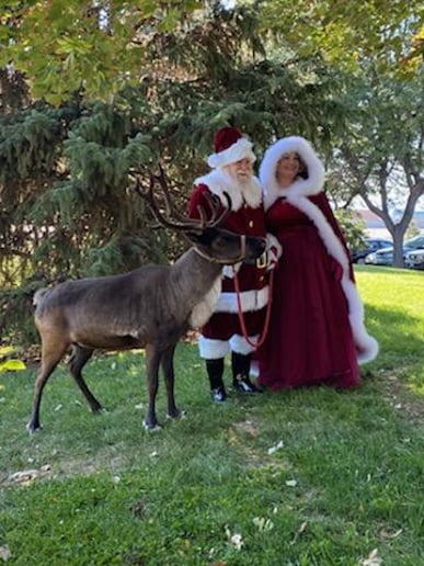 Gallery photo 1 of Mingle and Jingle with the Kringles
