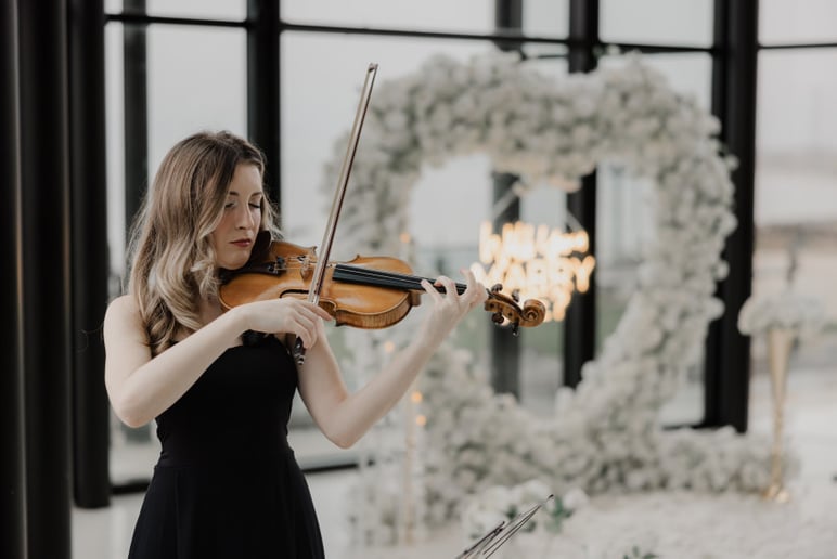 Gallery photo 6 of Miriam Cacciacarro-Stunning Violinist