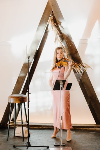 Gallery photo 1 of Miriam Cacciacarro-Stunning Violinist
