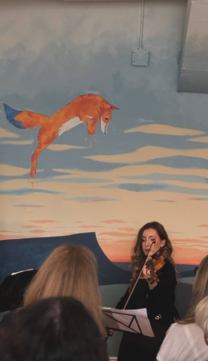 Gallery photo 4 of Miriam Cacciacarro-Stunning Violinist