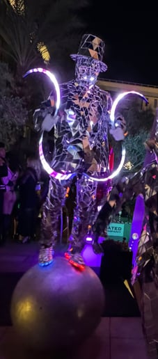 Gallery photo 2 of Mirror Man