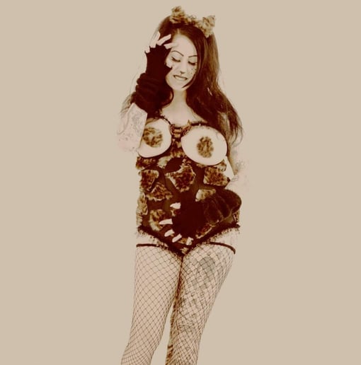 Gallery photo 3 of Miss Brawling Beauty