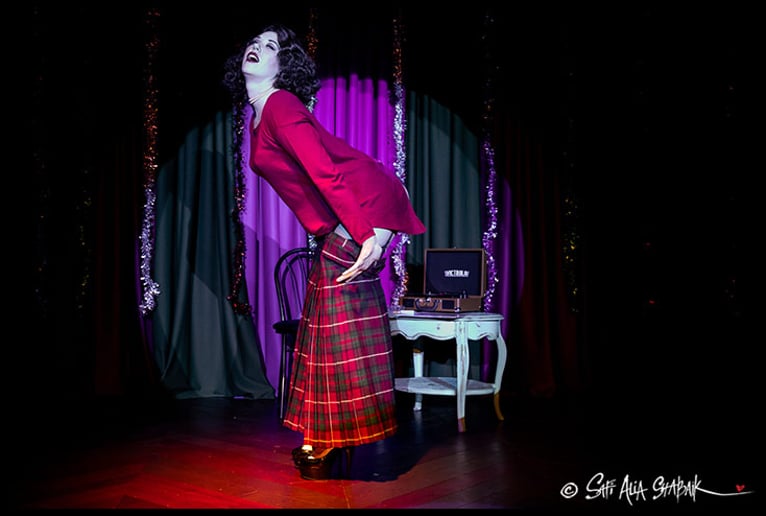 Gallery photo 7 of Miss Lady Legs Burlesque Performer