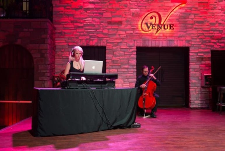 Gallery photo 4 of Miss Mixx