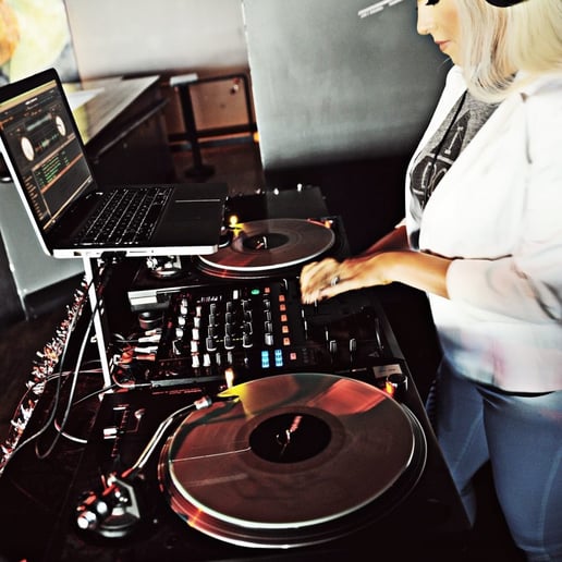 Gallery photo 11 of Miss Mixx