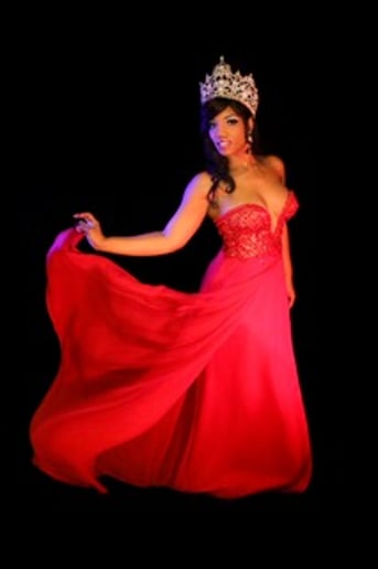 Gallery photo 2 of Miss Poison Ivory