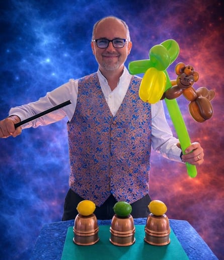 Gallery photo 4 of Marvelous Mister Mike – Magician & Balloon Twister